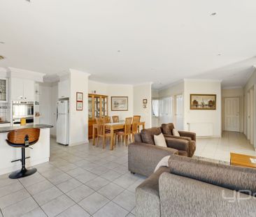 10 McGuire Court, GREENVALE - Photo 4