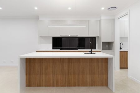 Ultra Modern 5 Bedroom Beauty - Photo 2