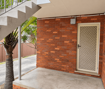 Charming 2 Bedroom | Available Now! - Photo 6