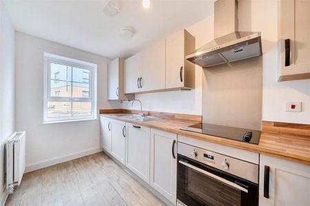 3 bedroom semi-detached house to rent - Photo 5