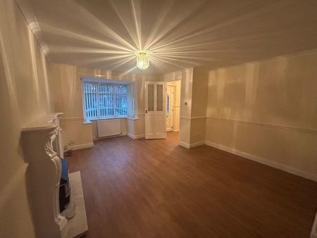 4 bedroom detached house to rent - Photo 2