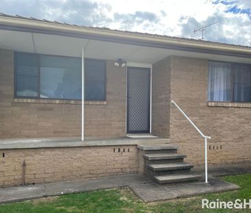 1/4 Woodstock Street, Tamworth, NSW 2340 - Photo 1