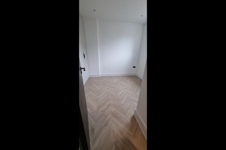 Room in a Shared House, Dunster Drive, NW9 - Photo 2