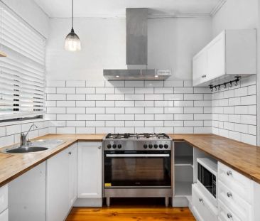 Comfort, Space and Convenience in a Prime Location - Photo 4