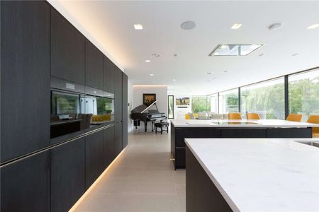 An exceptional modern home, well located in a picturesque plot between Wilmslow and Knutsford - Photo 2