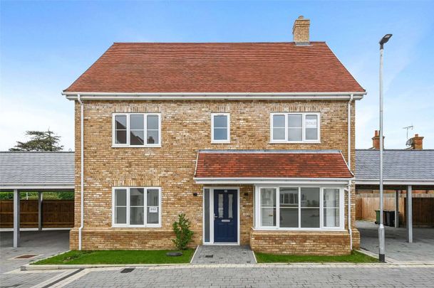 An impressive brand newly built four bedroom 'eco' family home - Photo 1