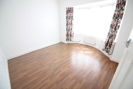 3 bedroom end of terrace house to rent - Photo 2