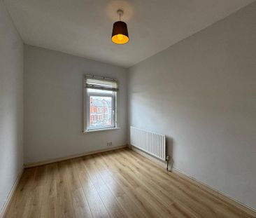 3 bedroom flat to rent - Photo 3