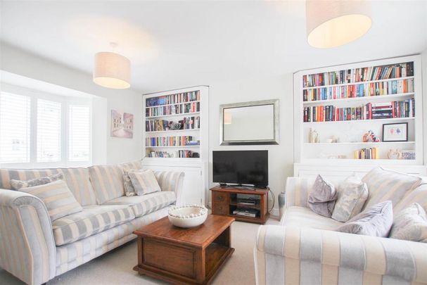 4 bedroom detached house to rent - Photo 1