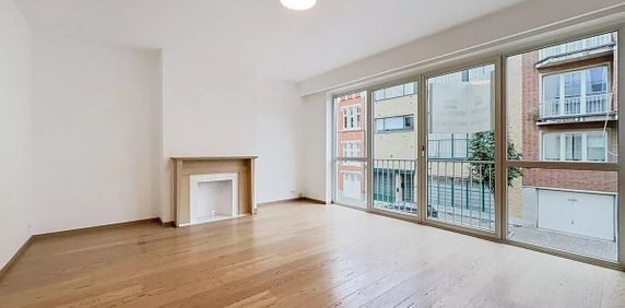 Appartement te huur in Ukkel voor € 2.300 met 3 slaapkamers - Photo 2