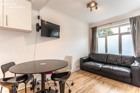 6 bedroom terraced house to rent - Photo 2