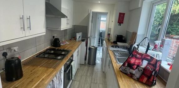 82 Leopold Street - Modern 4 Bed 2 BathLoughborough - Photo 2
