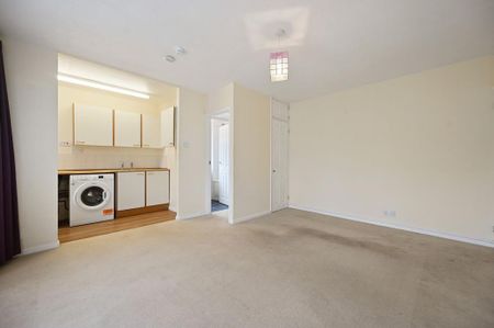 Studio to rent - Photo 2