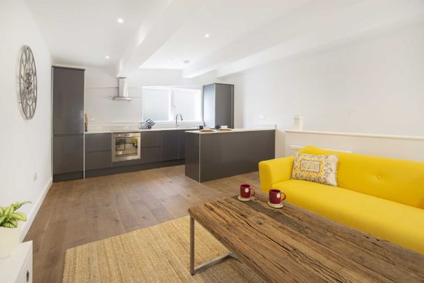 Elm Grove, Wimbledon, SW19, London - Photo 1