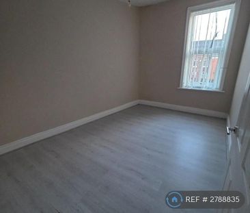 3 bedroom flat to rent - Photo 6