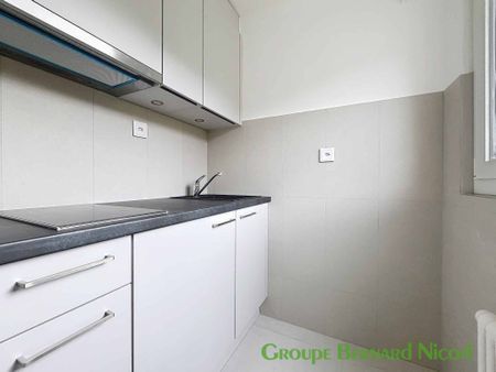 Studio rénové au 8ème étage - Pierrier 5 visite groupée le 13.11.2025 à 9h00 - Photo 3