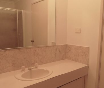 Perfectly located. - Photo 2