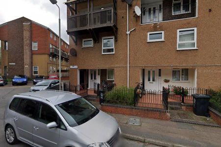 3 bedroom maisonette to rent - Photo 2
