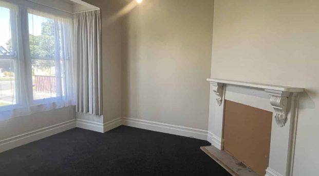 Four Bedrooms - Centrally Located - Photo 1