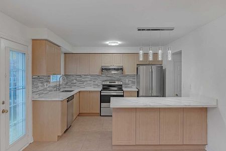 For Lease - 12 Bloomsbury Road, Markham, Ontario - Photo 4
