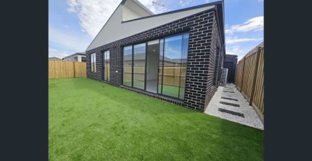 Stylish Brand-New 4-Bedroom Home in Prime Sunbury Position - Photo 4