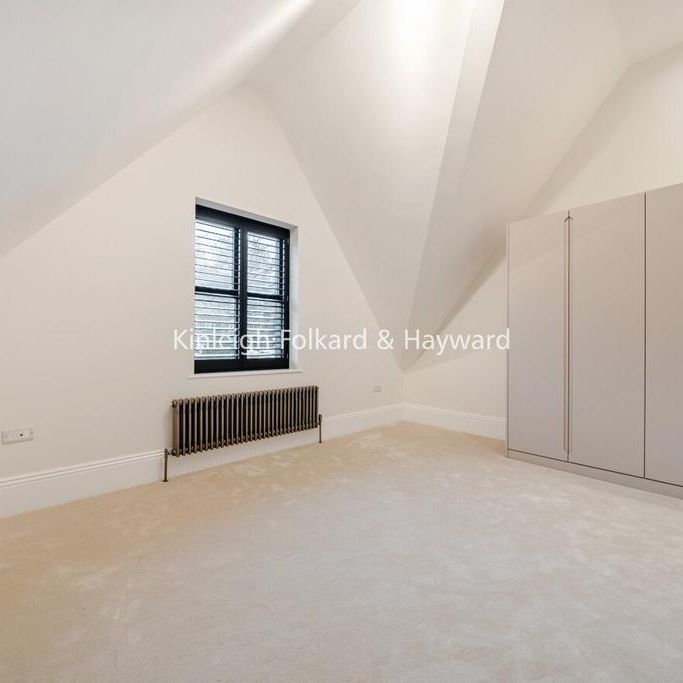 4 bedroom semi-detached house to rent - Photo 1