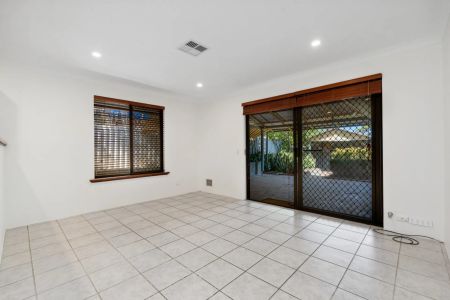 2 Hawk Place, Craigie. - Photo 2