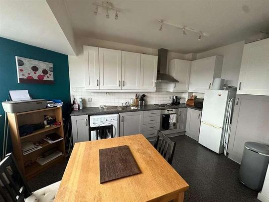 Edith Court, Bedfont, TW14 - Photo 1