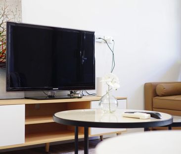 Fully furnished 2-Bedroom Apartment in the Heart of Rosebery - Photo 2
