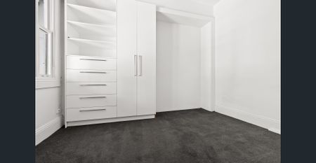 Inner-City Living with an Ample Private Courtyard - Photo 5