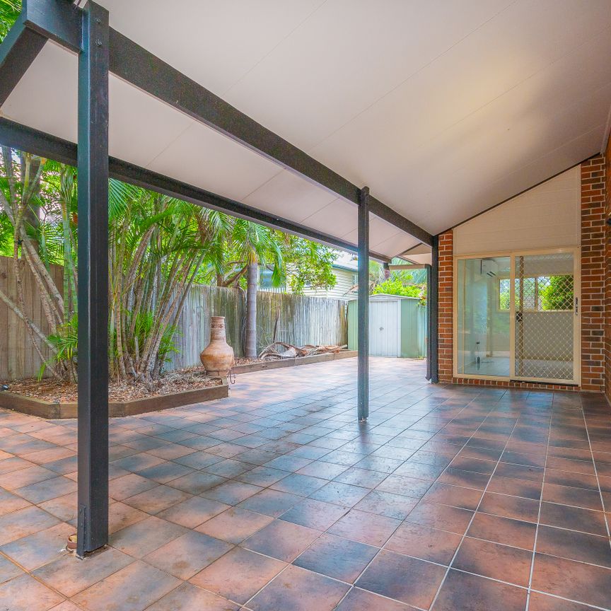 6 Hennessy Lane, Kedron QLD 4031 - House For Rent - $1,300 | Domain - Photo 1