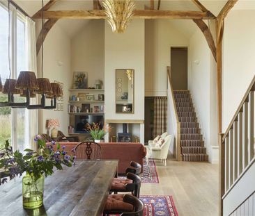 Recently renovated, interior designed Grade II listed barn conversi... - Photo 1