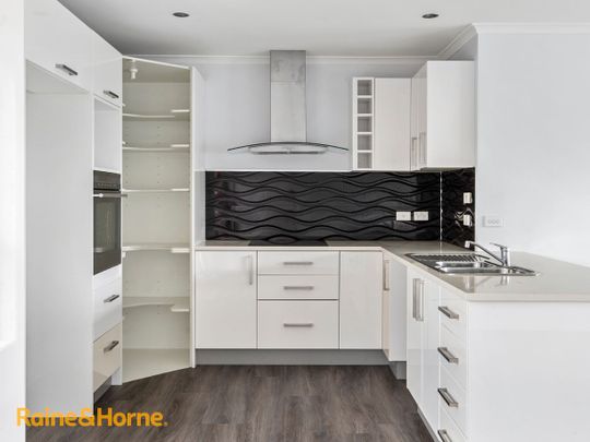 Family Sized Townhouse! - Photo 1