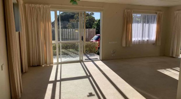 Sunny and conveniently located - Photo 1