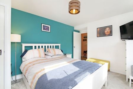 1 Bed Flat, Abbey Parade, SW19 - Photo 5