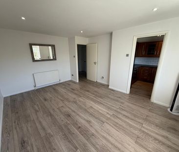 2 Bedroom Flat To Let - Photo 1