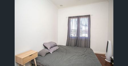 Cottage Style 3 Bedroom Home - Photo 4