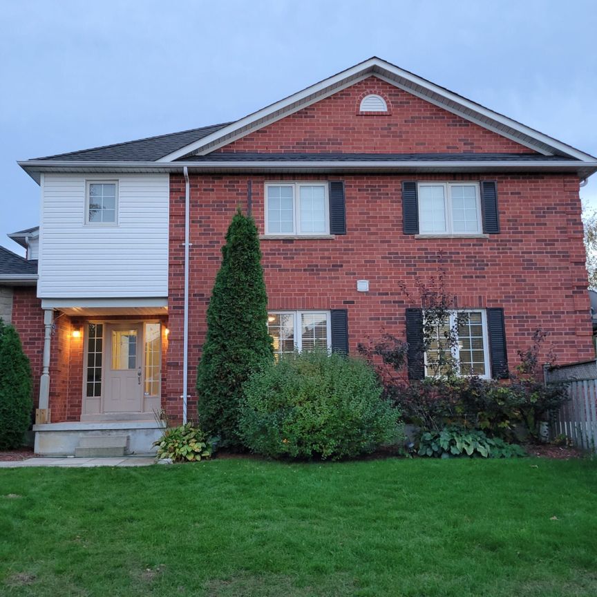 For Lease - 88 Wade Square, Clarington, Ontario - Photo 1