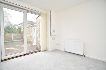 4 bedroom semi-detached house to rent - Photo 3