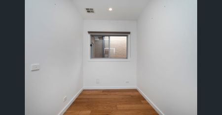 Modern Home in Prime Delahey Location! - Photo 2