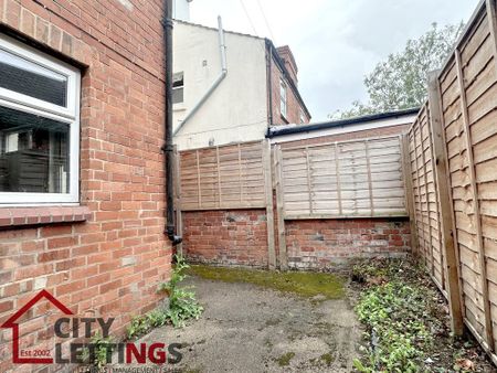 5 bedroom semi-detached house to rent - Photo 4