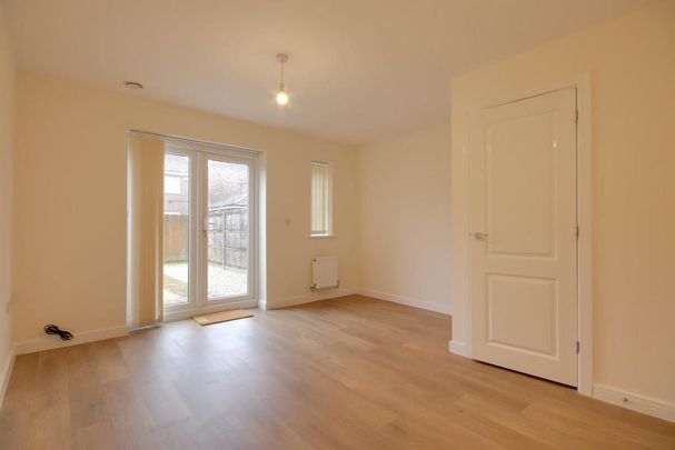 2 bedroom terraced house to rent - Photo 1
