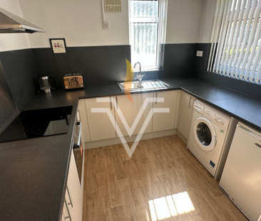 4 bedroom semi-detached house to rent - Photo 3