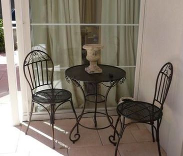 Magnificent furnished 2.5-room apartment with terrace facing the lake - Photo 6