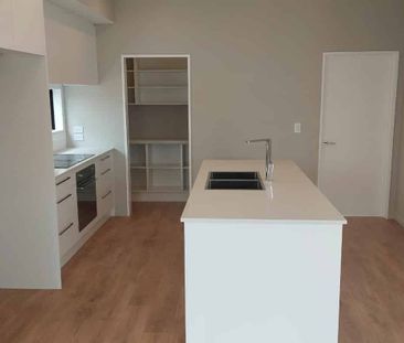 Trendy townhouse in great location - Photo 2