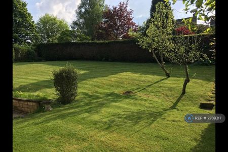 4 bedroom detached house to rent - Photo 4