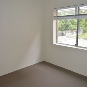 Peaceful Top-Floor Living In The Heart Of Stanmore - Photo 3