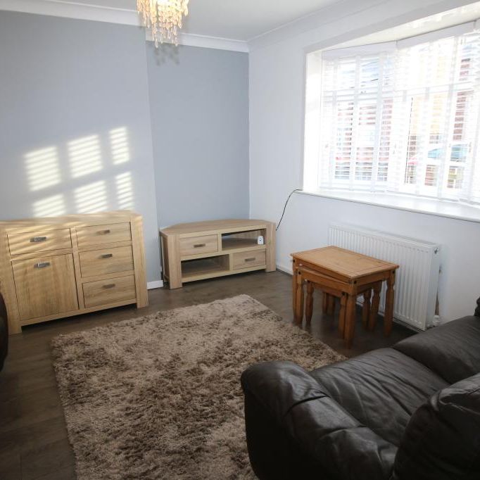 2 bedroom end of terrace house to rent - Photo 1