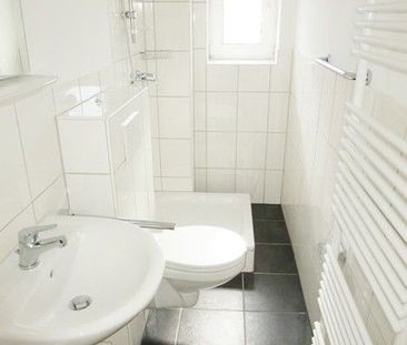 Schöne Wohnung sucht Mieter: praktische 2,5-Zimmer-Wohnung, frisch saniert - Foto 1