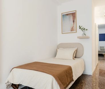 Room in a shared 5-bedroom apartment for rent in Exposició, with so... - Photo 6